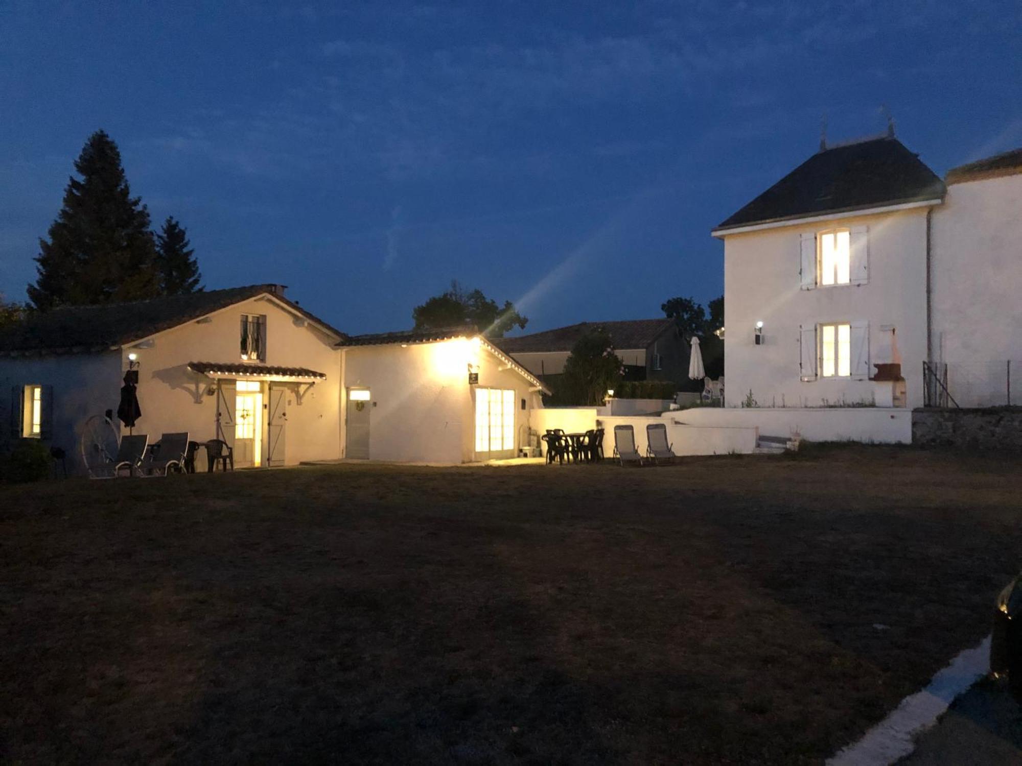Gite Des Tournesols Oradour-Fanais Экстерьер фото