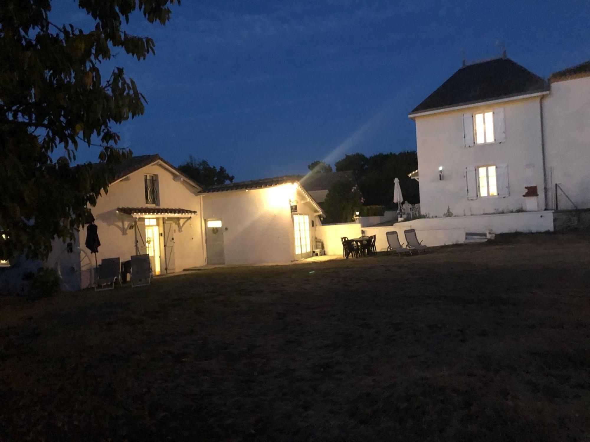 Gite Des Tournesols Oradour-Fanais Экстерьер фото
