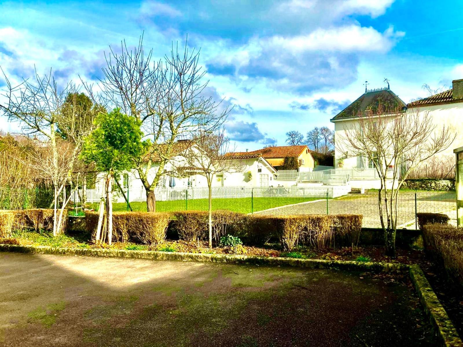 Gite Des Tournesols Oradour-Fanais Экстерьер фото