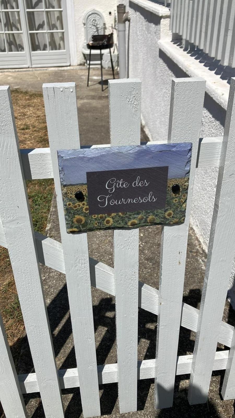 Gite Des Tournesols Oradour-Fanais Экстерьер фото