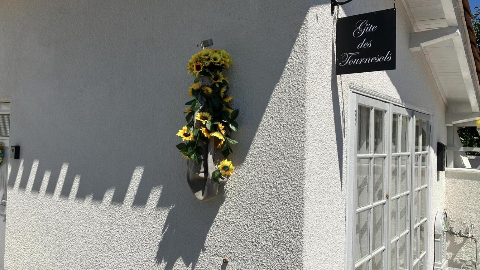 Gite Des Tournesols Oradour-Fanais Экстерьер фото