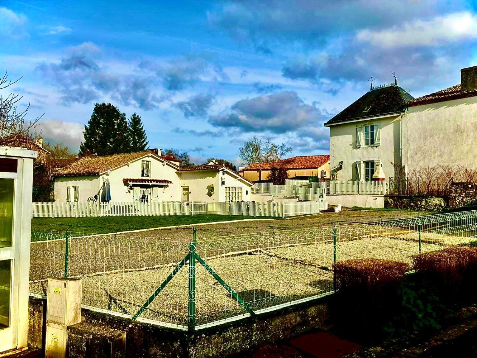 Gite Des Tournesols Oradour-Fanais Экстерьер фото