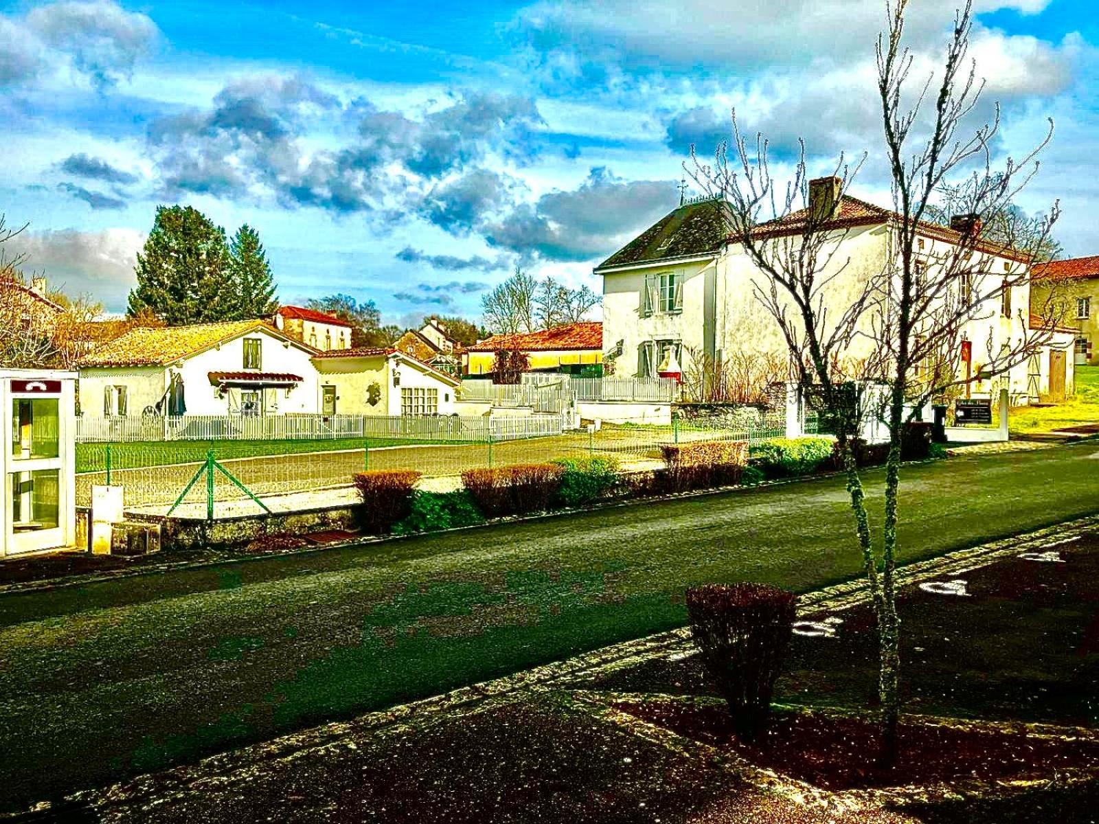Gite Des Tournesols Oradour-Fanais Экстерьер фото